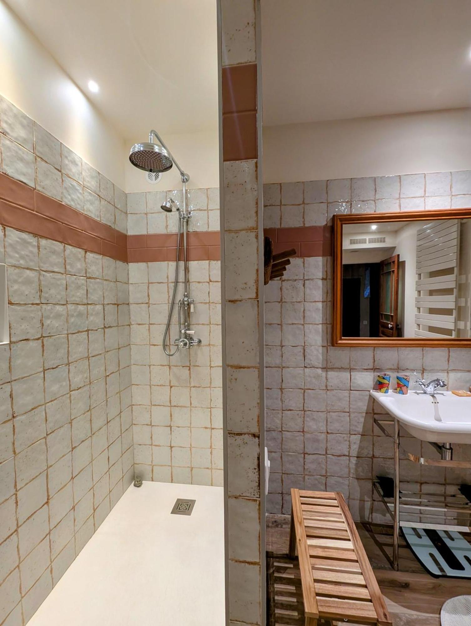 Clem - Appartement Dans Le Coeur D'Arles Bagian luar foto