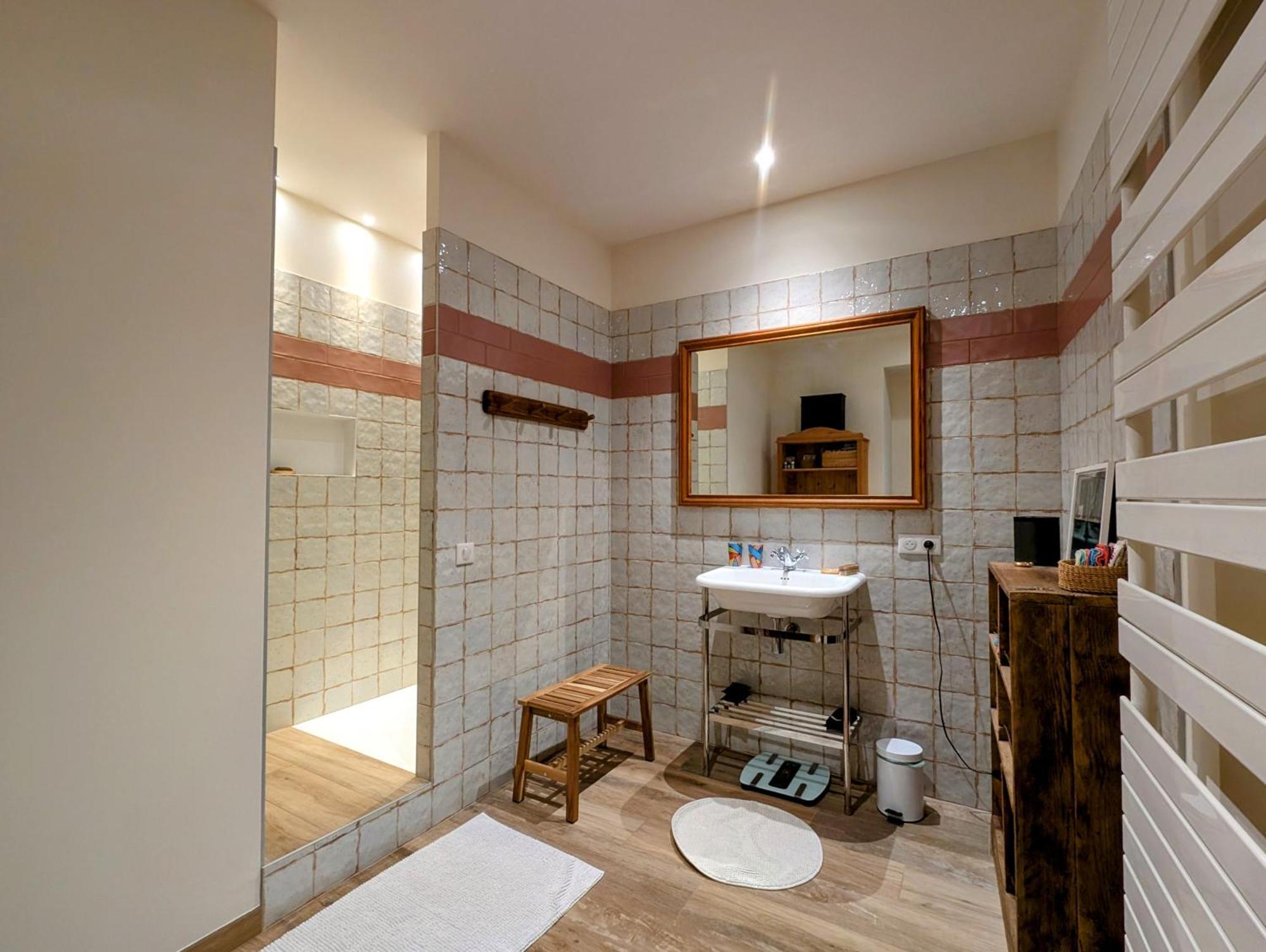 Clem - Appartement Dans Le Coeur D'Arles Bagian luar foto